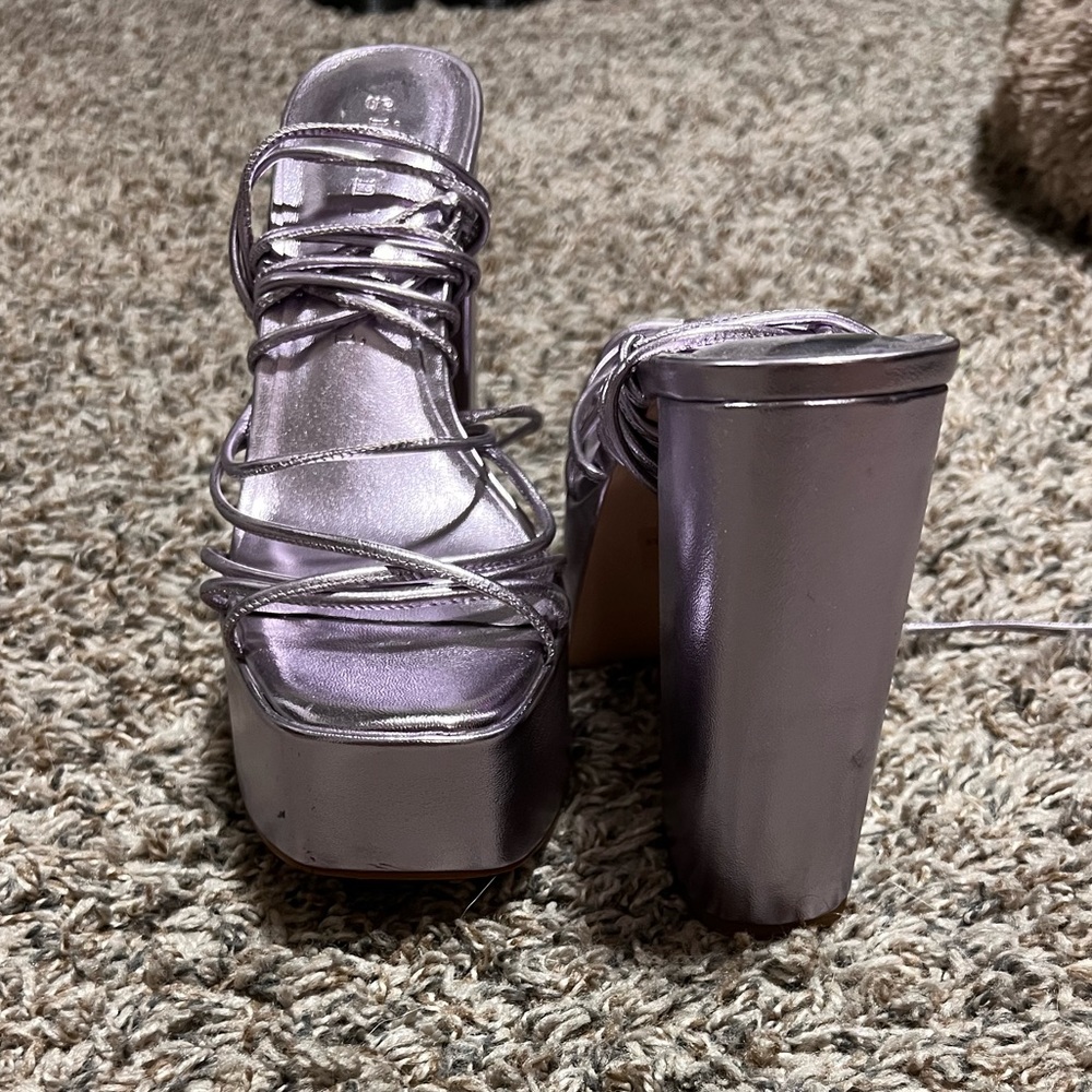 Gianni Bini Women’s purple lace up platform heels